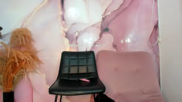 Nini Beyker online show from October 6, 2025, 1:19 pm