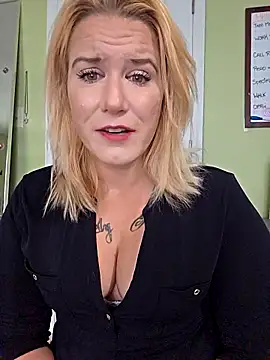 Snapshot of RhondaRump chatting on October 26, 2025, 4:57 pm RhondaRump online show from October 26, 2025, 4:57 pm