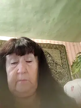 CrystalLime6411 online show from October 28, 2025, 11:36 am