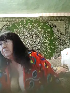 CrystalLime6411 online show from November 17, 2025, 12:11 pm