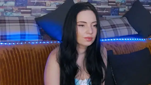 GrayLunna online show from December 15, 2025, 6:17 am