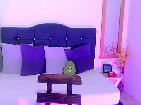 SamantaSweett  online show from September 10, 2025, 1:00 pm