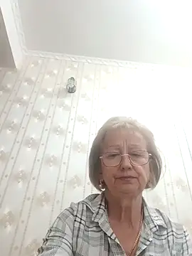 AlikaSwan5821 online show from September 21, 2025, 2:19 pm