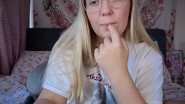 Daisyxoxo  online show from October 7, 2025, 8:33 am