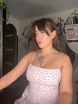 MikssMolly online show from December 5, 2025, 7:06 am