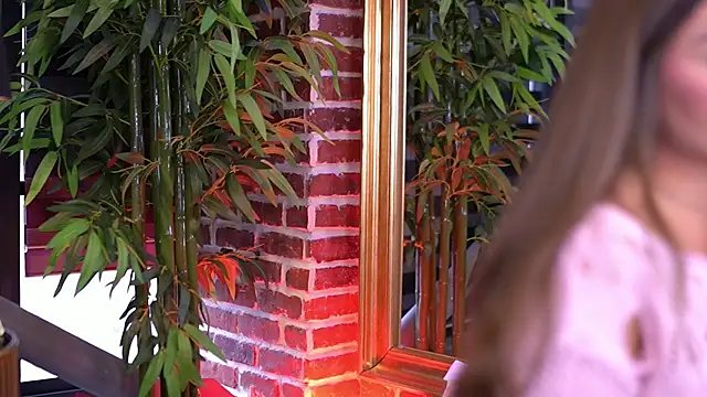 MillaSerene online show from December 4, 2025, 7:06 am