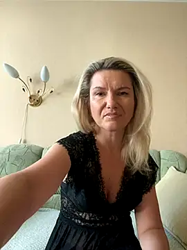 Snapshot of AliceSwan4011 chatting on September 19, 2025, 2:51 pm AliceSwan4011 online show from September 19, 2025, 2:51 pm