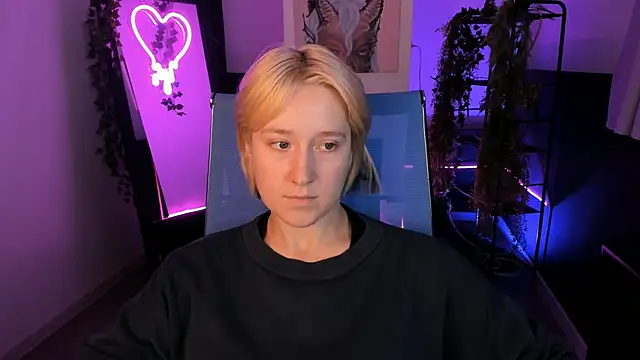 Snapshot of CinBellamy chatting on September 10, 2025, 6:13 am CinBellamy online show from September 10, 2025, 6:13 am