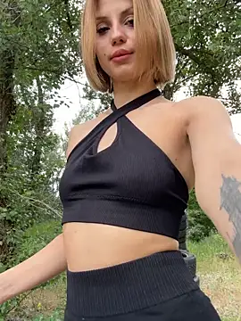 FavoriteKira online show from June 11, 2026, 3:10 pm