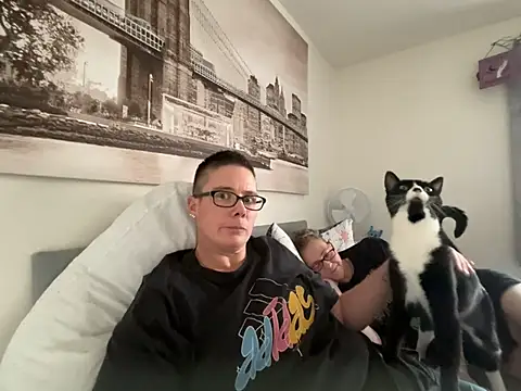 voluptuous-minx online show from February 27, 2026, 5:24 pm