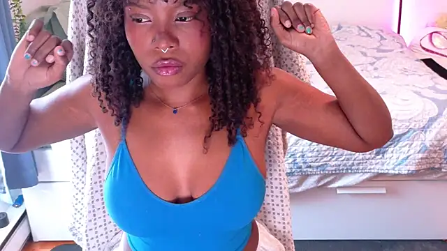 SparklingSoleil online show from June 2, 2026, 4:42 pm