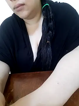 Snapshot of Madam-bezoul- chatting on September 11, 2025, 11:32 am Madam-bezoul- online show from September 11, 2025, 11:32 am