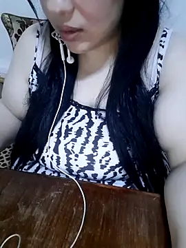 Snapshot of Madam-bezoul- chatting on November 8, 2025, 9:24 pm Madam-bezoul- online show from November 8, 2025, 9:24 pm