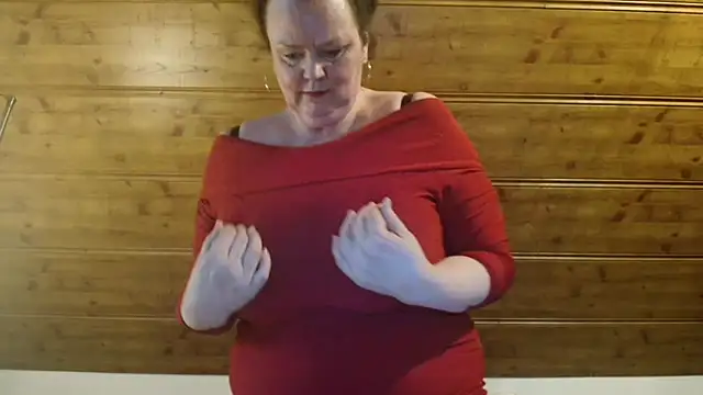 TiffanyMature online show from October 28, 2025, 3:14 pm