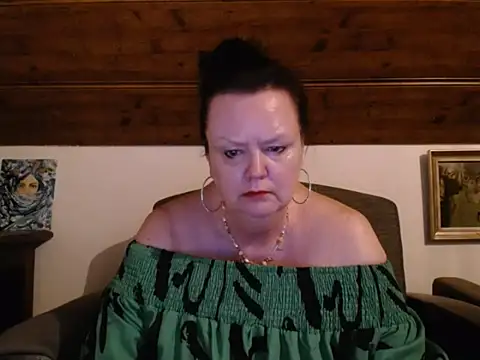 Snapshot of TiffanyMature chatting on May 26, 2026, 8:27 pm TiffanyMature online show from May 26, 2026, 8:27 pm