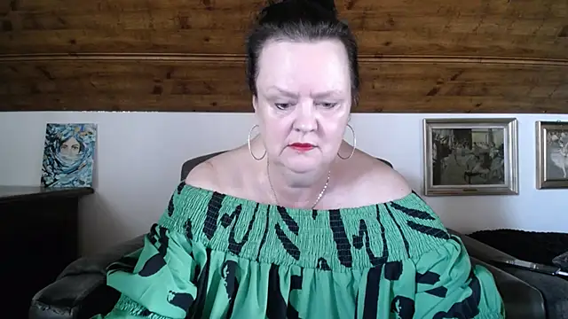 Snapshot of TiffanyMature chatting on June 2, 2026, 3:03 pm TiffanyMature online show from June 2, 2026, 3:03 pm