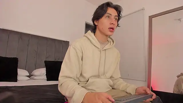 Snapshot of AlexanderHall chatting on September 20, 2025, 12:22 am AlexanderHall online show from September 20, 2025, 12:22 am