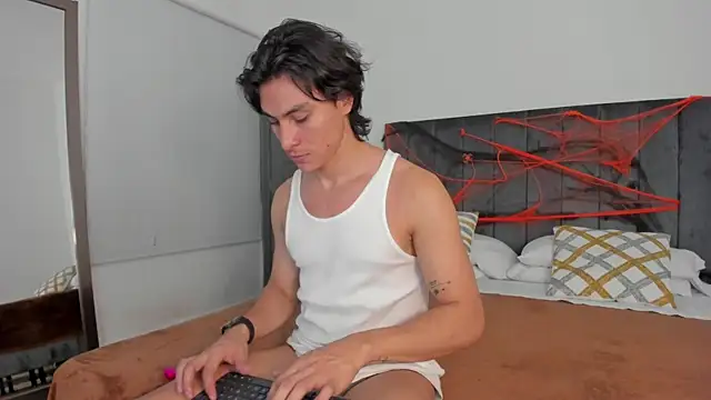 Snapshot of AlexanderHall chatting on October 28, 2025, 12:58 am AlexanderHall online show from October 28, 2025, 12:58 am