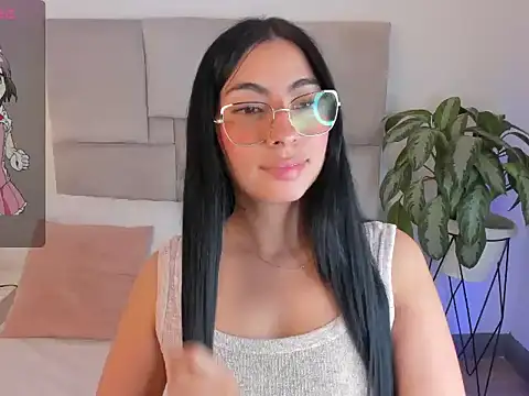 laurenn smith online show from September 9, 2025, 1:21 pm