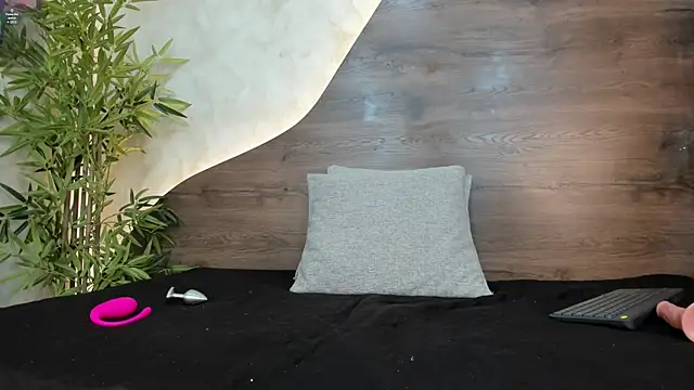 Snapshot of katia_cute chatting on September 19, 2025, 11:44 am katia cute online show from September 19, 2025, 11:44 am