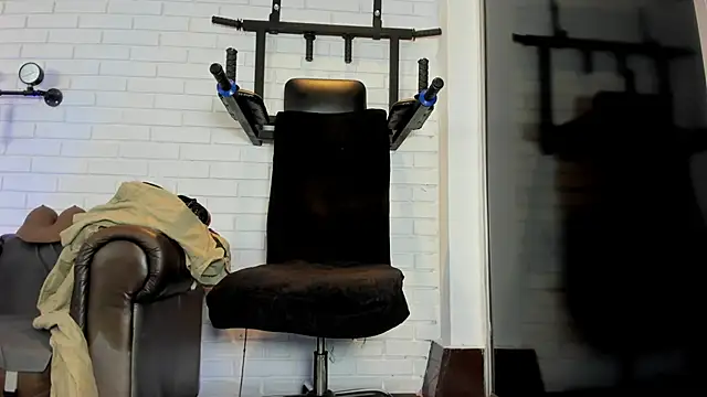 ItaloMoore online show from October 9, 2025, 11:30 am