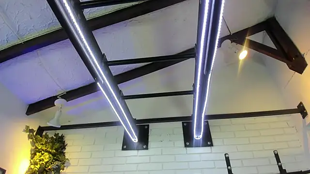 ItaloMoore online show from November 6, 2025, 11:22 am