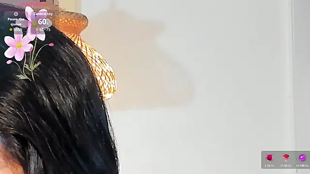 Snapshot of VioletHilton chatting on September 22, 2025, 6:32 pm VioletHilton online show from September 22, 2025, 6:32 pm