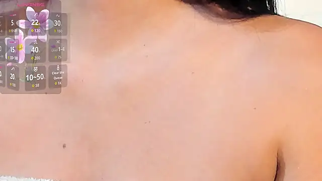 Snapshot of VioletHilton chatting on October 13, 2025, 7:03 pm VioletHilton online show from October 13, 2025, 7:03 pm