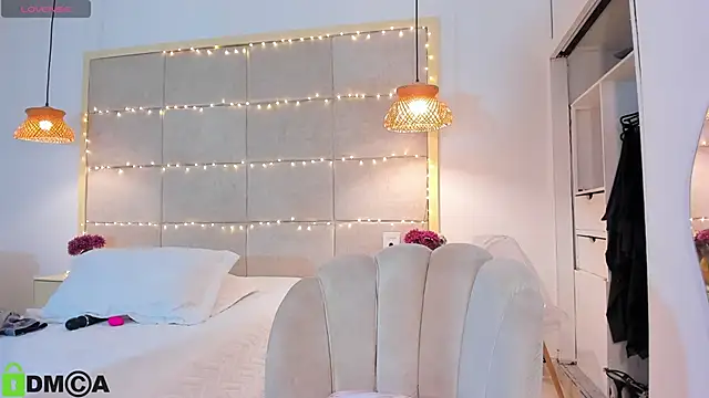 VioletHilton online show from February 12, 2026, 6:25 pm