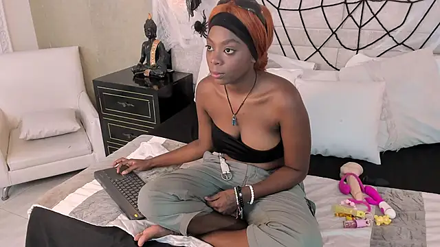 Snapshot of OliviaGarciaa chatting on October 12, 2025, 8:30 pm OliviaGarciaa online show from October 12, 2025, 8:30 pm