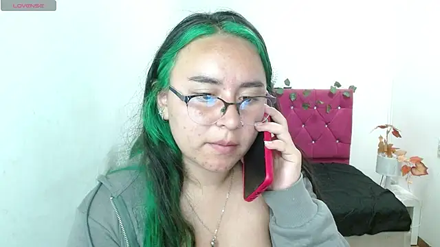 Snapshot of SashaGrey__ chatting on October 11, 2025, 3:32 pm SashaGrey online show from October 11, 2025, 3:32 pm