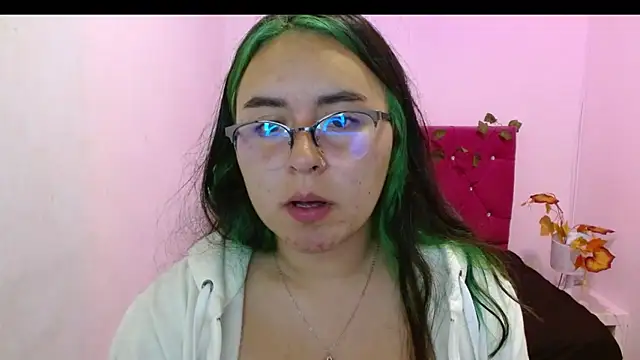 Snapshot of SashaGrey__ chatting on October 14, 2025, 12:00 am SashaGrey online show from October 14, 2025, 12:00 am