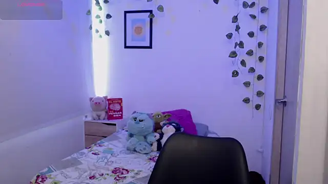 Snapshot of SashaGrey__ chatting on October 15, 2025, 5:57 pm SashaGrey online show from October 15, 2025, 5:57 pm