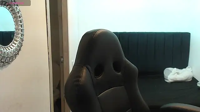 Snapshot of SashaGrey__ chatting on October 20, 2025, 12:33 am SashaGrey online show from October 20, 2025, 12:33 am