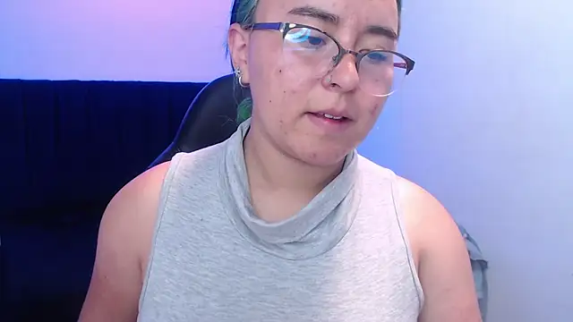 Snapshot of SashaGrey__ chatting on October 28, 2025, 3:04 pm SashaGrey online show from October 28, 2025, 3:04 pm