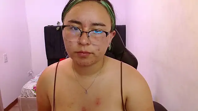 Snapshot of SashaGrey__ chatting on November 4, 2025, 3:11 pm SashaGrey online show from November 4, 2025, 3:11 pm