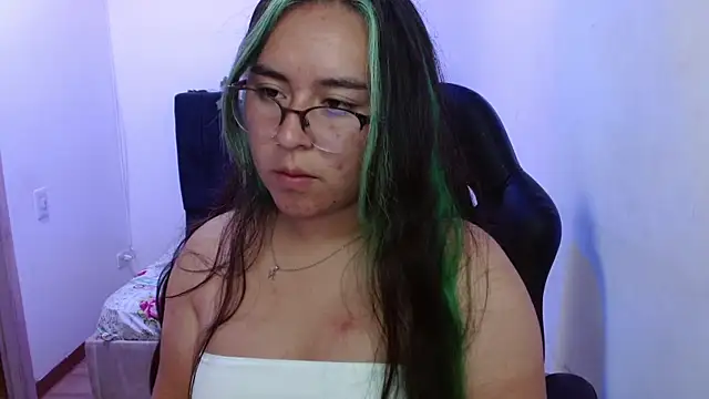 Snapshot of SashaGrey__ chatting on November 5, 2025, 3:01 pm SashaGrey online show from November 5, 2025, 3:01 pm