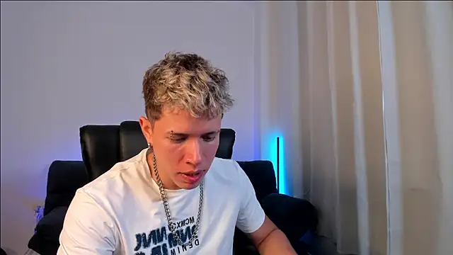 Snapshot of nathan_blake chatting on October 6, 2025, 8:28 pm nathan blake online show from October 6, 2025, 8:28 pm