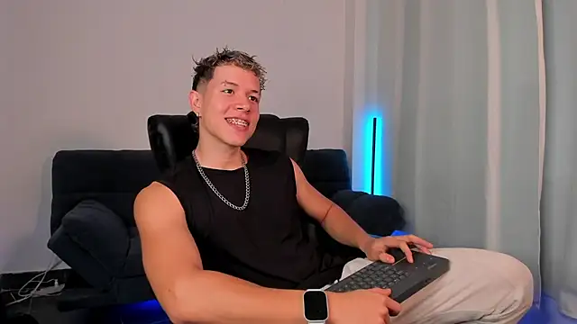 Snapshot of nathan_blake chatting on October 17, 2025, 7:38 pm nathan blake online show from October 17, 2025, 7:38 pm