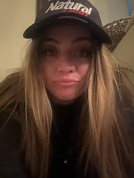 Snapshot of M1l3yD3w chatting on November 22, 2025, 8:52 pm M1l3yD3w online show from November 22, 2025, 8:52 pm