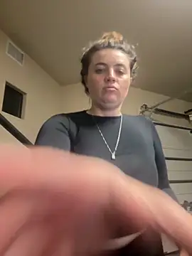 Snapshot of M1l3yD3w chatting on December 3, 2025, 1:13 am M1l3yD3w online show from December 3, 2025, 1:13 am