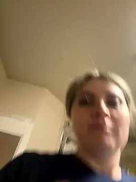 Snapshot of M1l3yD3w chatting on January 9, 2026, 2:14 am M1l3yD3w online show from January 9, 2026, 2:14 am