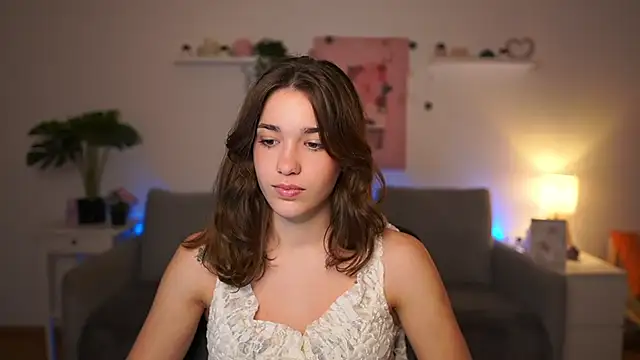 kissie cat online show from November 12, 2025, 2:06 pm