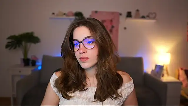 kissie cat online show from February 24, 2026, 2:15 pm