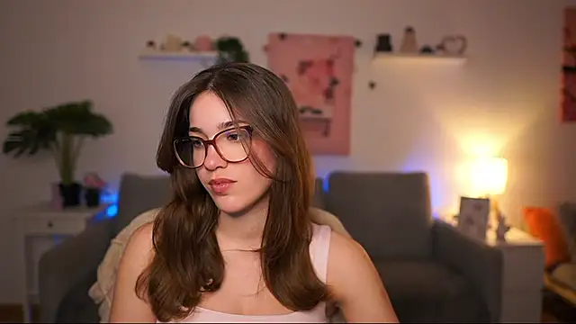 kissie cat online show from March 24, 2026, 2:33 pm