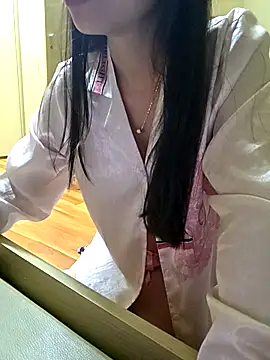 lanlan girl2k online show from February 25, 2026, 1:43 pm