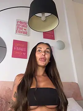 Snapshot of Rosieredxox chatting on May 31, 2026, 4:47 pm Rosieredxox online show from May 31, 2026, 4:47 pm