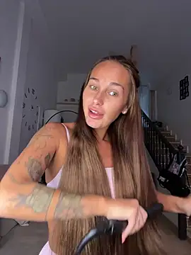 Rosieredxox online show from August 4, 2026, 6:27 am