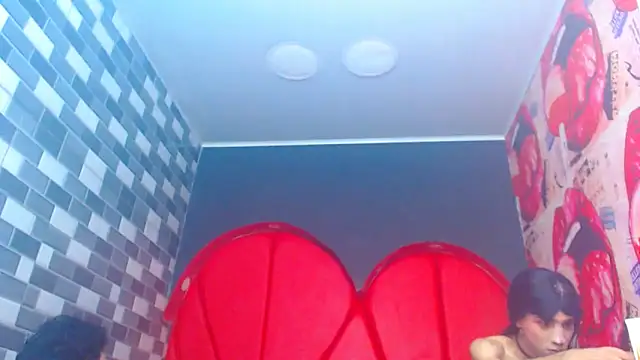 julessxcharlotte online show from December 18, 2025, 2:23 pm