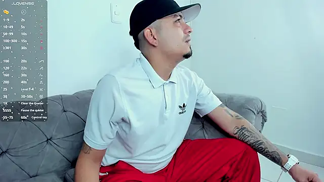 OwenStonne  online show from November 10, 2025, 11:53 am